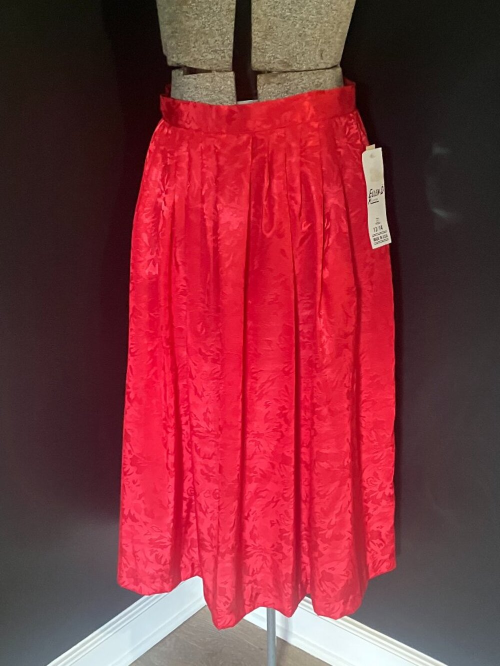 With Tags! Vintage 80s Ellen-D Kollection Red Satin Floral Skirt Size 13/14 NOS